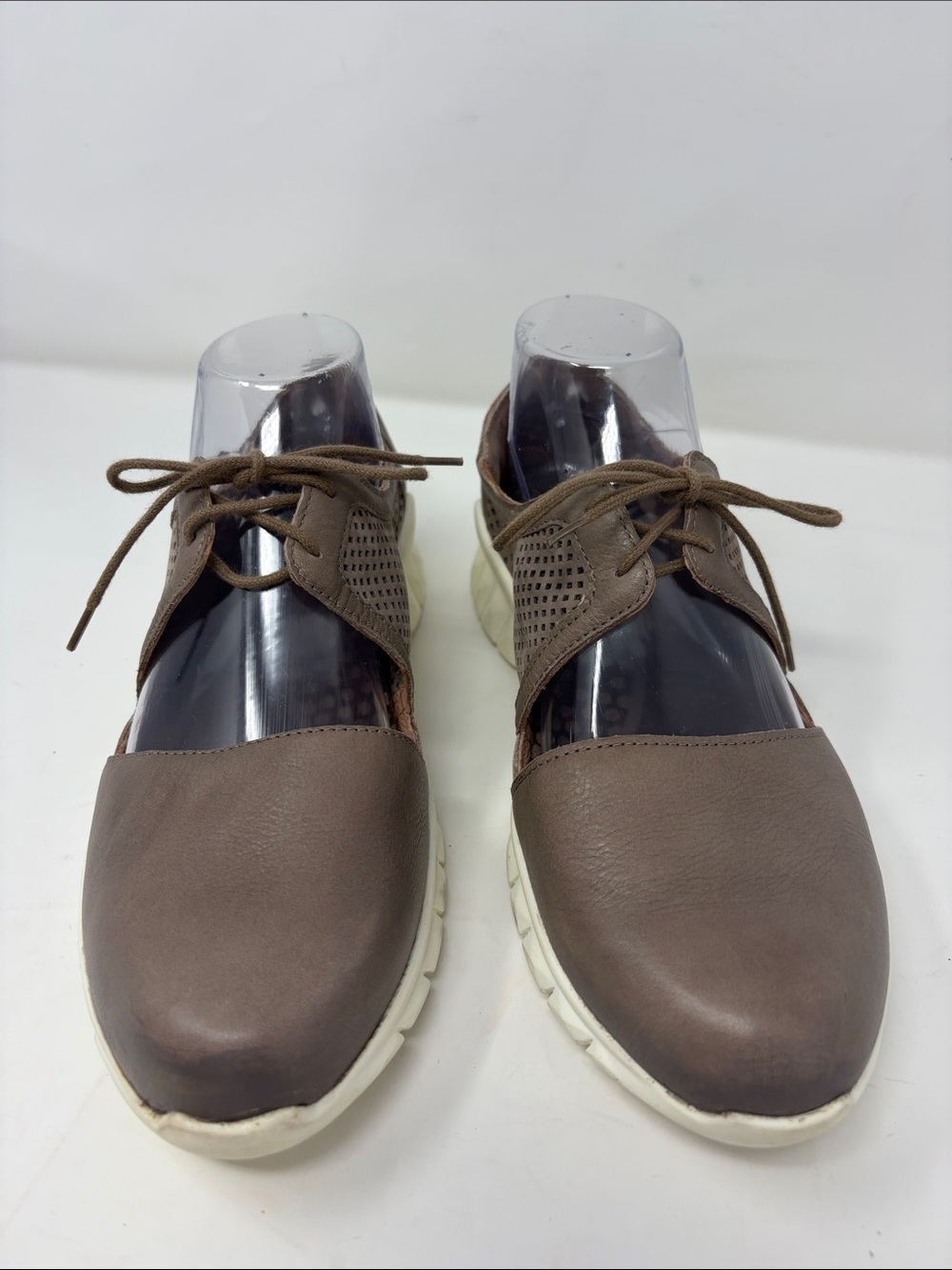 Naot Taupe Leather Lace-Up Sneakers Size 9 Excellent Condition